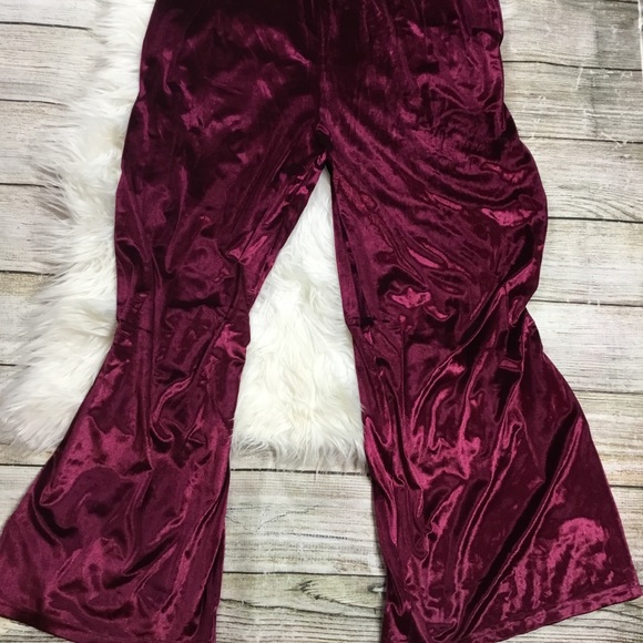 Pinkblush Velvet Jumpsuit Maternity - Picture 5 of 5